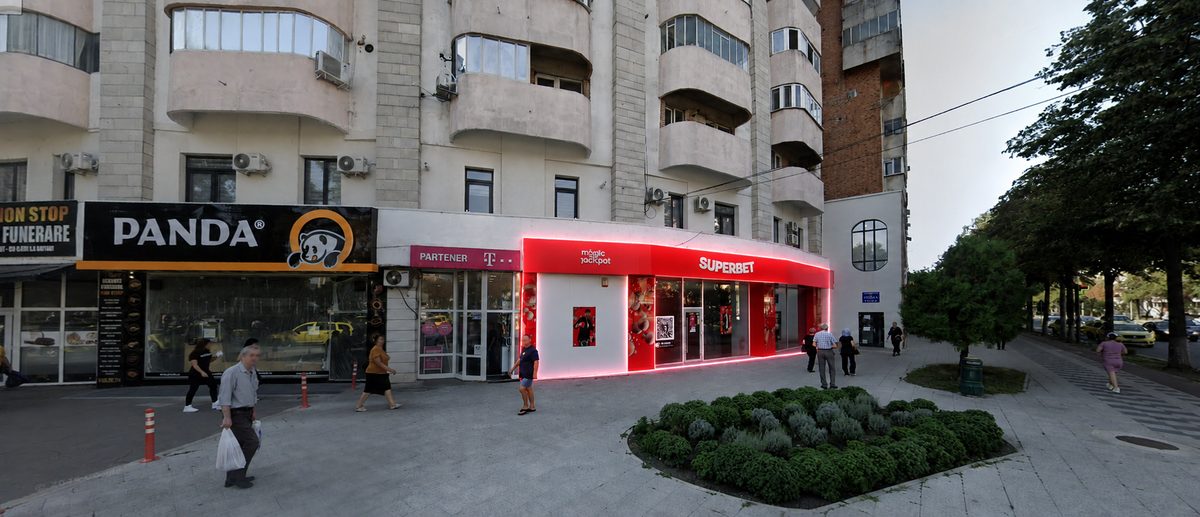 Spațiul de închiriat, evidențiat cu roșu, lângă piața agroalimentară din centrul Buzăului